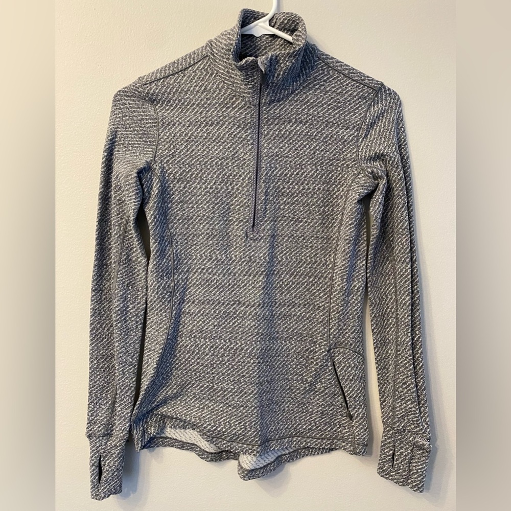 Lululemon Gray Herringbone Half Zip running top Sz 2